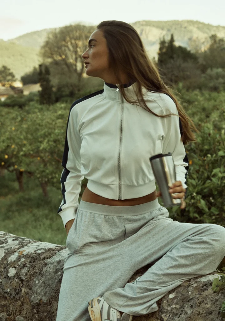 Jacket1_de1689e8-50e5-429e-91c3-779956743c08